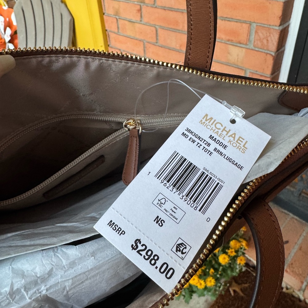 New With Tags Brown Leather Michael Kors Maddie Tote - Picture 3 of 3